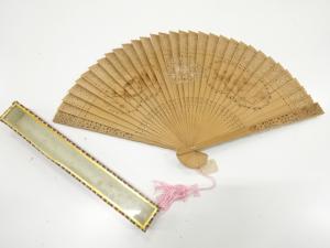 アンティーク　白檀扇子